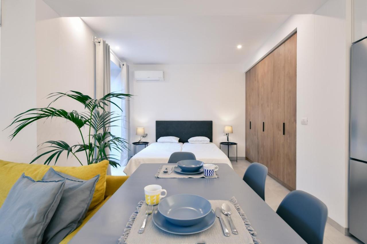Collective Urban Villa In Tirana Exterior photo
