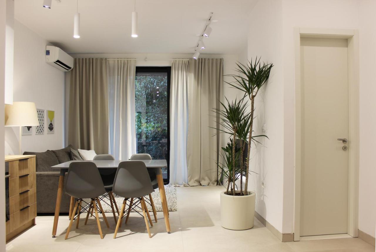 Collective Urban Villa In Tirana Exterior photo